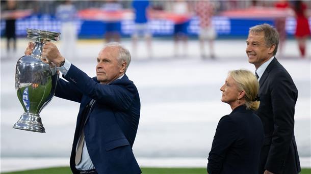 Hitzfeld, Dietz und Wunderlich in Hall of Fame des Fußballs Auch Bernard Dietz wird in die Hall of Fame des deutschen Fußballs aufgenommen. (Archivbild)