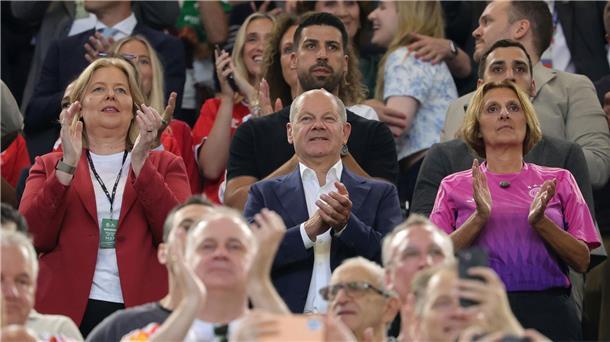 Auch Bundeskanzler Olaf Scholz feuerte das DFB-Team an.
