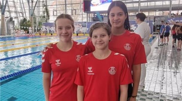 Seestadt-Schwimmerinnen treffen bei Meisterschaften auf Olympia-Stars Auch das OSC-Trio Lucienne Latour, Lia Marleen Herzfeldt und Marijam Barry sammelte bei den Norddeutschen Meisterschaften wertvolle Erfahrungen.