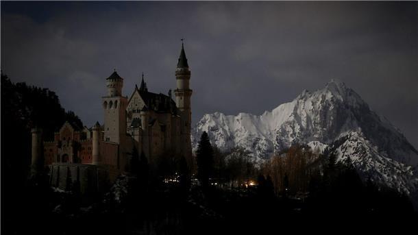 „Earth Hour“ am Samstag: Licht aus für den Klimaschutz Auch das Schloss Neuschwanstein nimmt an der „Earth Hour“ teil.