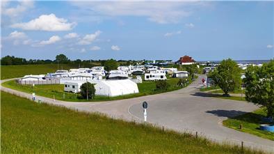 Auch der Campingplatz in Burhave soll ab 2023 von dem Kieler Tourismusunternehmen Regenbogen AG betrieben werden.