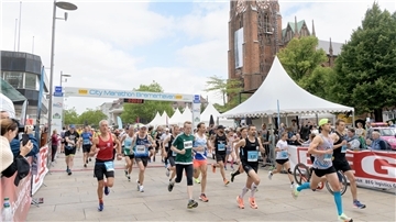 Auch der City-Marathon in Bremerhaven steht im Laufsammler. Start und Ziel werden dieses Mal aber nicht an der Großen Kirche, sondern in der Stadthalle sein.