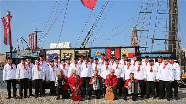 Auch der Shantychor Loxstedt ist am Sonntag bei dem Festival in Fedderwardersiel dabei.
