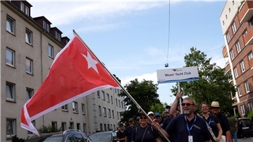 Der Weser Yacht Club beim Seglerumzug der Sail 2025 in Bremerhaven.