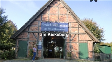 Auch die Museumsanlage am Kiekeberg wird während des Ausflugs besucht. 