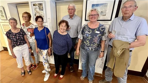 Auch für die Kunstschaffenden Gudrun Brandt, Anne Nitschke-Nobel, Gisela Böhle, Renate van de Vlierd, Gerd Rosenbohm, Ina Korter und Klaus Trolldenier (von links) ist der Kutterhafen in Fedderwardersiel ein beliebtes Motiv.