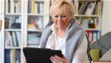 Auch für Seniorinnen und Senioren gibt es im Internet viele nützliche Dinge.