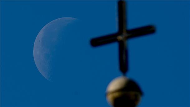 Auch Gemeindehäuser werden vom Staat als geschützte kirchliche Räume beim Kirchenasyl respektiert. (Symbolbild)