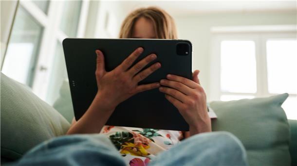 Filter und Feminismus: Was soziale Medien mit Mädchen machen Auch im Netz gibt es keine Gleichberechtigung, sagen Experten. (Archivbild)