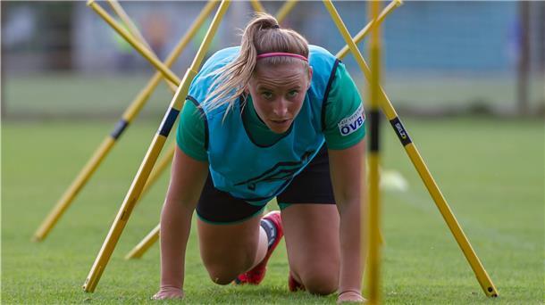 Auch im Trainingsparcours behält Cindy König den Durchblick. Die 26-Jährige spielt seit zwölf Jahre für Werder Bremen.