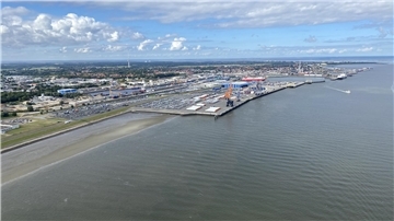 Auch in Cuxhaven muss die Hafen-Infrastruktur ausgebaut werden, will man die Ziele beim Ausbau der Offshore-Windenergie erreichen.