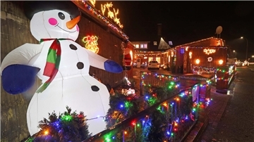 Auch in diesem Jahr ist das Weihnachtshaus der Familie Schwittay an der Ellhornstraße in Uthlede wieder ein farbenprächtiger Blickfang.
