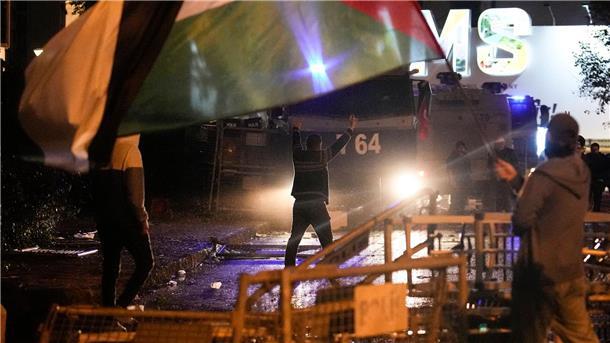 Auch in Istanbul gingen zahlreiche Menschen aus Solidarität mit den Palästinensern auf die Straße.