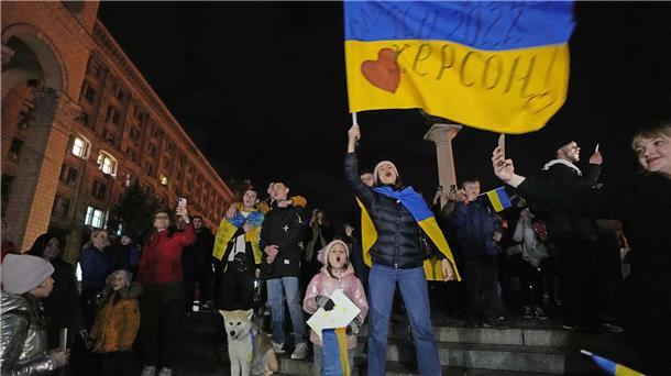 Krieg gegen die Ukraine: So ist die Lage Auch in Kiew wird das Ende der russischen Besatzung in Cherson gefeiert.