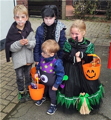 Auch in Nordenham wurde Halloween am Freitag groß gefeiert. In Blexen fand beispielsweise ein Gespensterrundlauf statt, bei dem man an vier schaurig-schönen Stationen im Ortsteil vorbeischauen konnte.