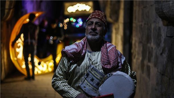 Weckrufe im Ramadan: Das Trommeln wird weniger Auch in Syriens Provinz Idlib kann man die misaharati noch in der Altstadt erleben. (Archivbild)