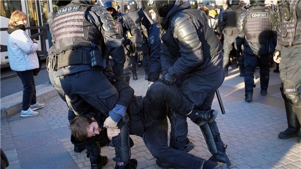 Auch in Sankt Petersburg gab es Festnahmen bei Anti-Kriegs-Demonstrationen.
