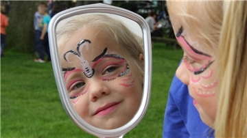 Auch Kinderschminken gehört wieder zum Programm des Sommerfestes in Horstedt.