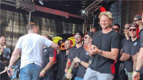 Auch Mike Moore war bei der großen Party dabei.