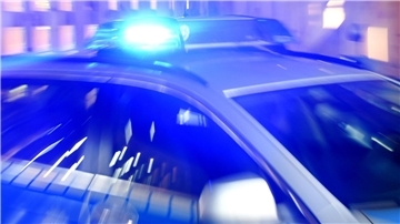 Auch nachdem die Polizeibeamten Strafanzeigen wegen Diebstahls gefertigt hatten, hielt das einen 33-Jährigen nicht davon ab, sich an weiteren Straftaten zu versuchen. Dafür musste er in Gewahrsam.