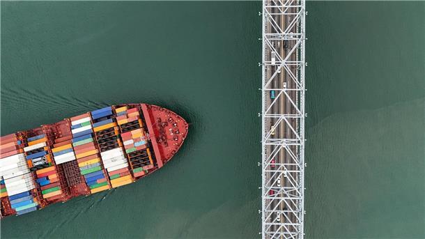 Studie: Terminals und Schiffe bei Investoren begehrt Auch Schiffe gelten als wichtige Investments, um Lieferketten aufrechtzuerhalten. (Archivbild)
