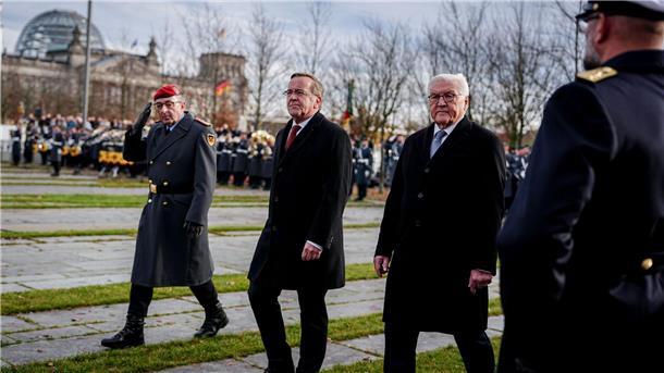 Auch Verteidigungsminister Boris Pistorius sprach zu den Rekrutinnen und Rekruten.