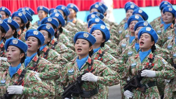 Auch viele Frauen nahmen an der Parade teil. 