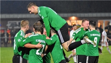 Auch vom in der zweiten Halbzeit strömenden Regen ließen sich die Spieler des FC Hagen/Uthlede nicht die Lust am Kicken nehmen.