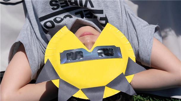 Auch vor der National Mall in Washington trifft man sich, um die totalen Sonnenfinsternis zu sehen.