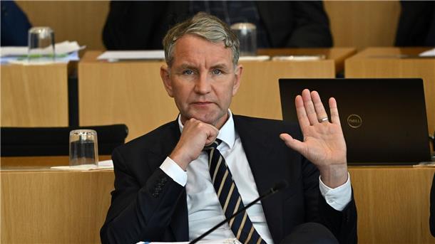 TV-Duell könnte CDU in ein Dilemma führen - und Höcke nutzen Auch wenn die AfD um Björn Höcke in Thüringen in Umfragen teils schon auf 36 Prozent kam, gilt es als unwahrscheinlich, dass sie in Regierungsverantwortung kommt.