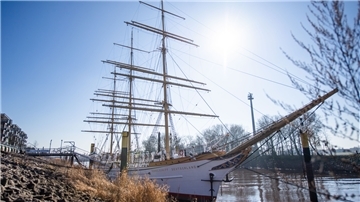 Auch wenn die „Schulschiff Deutschland“ nach Bremerhaven kommt, gehen die Planungen für den „Seute Deern“-Ersatzbau „Najade“ weiter.
