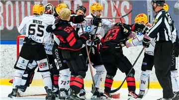 Auch wenn es nur ein Testspiel war, in der Partie zwischen den Malmö Redhawks und den Fischtown Pinguins ging es ordentlich zur Sache.