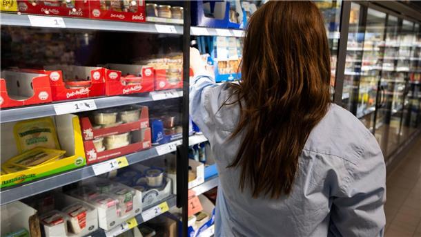Inflation fällt auf 2,0 Prozent – günstigere Energie hilft Auch wenn sich die Inflation normalisiert hat: Verbraucher spüren die gestiegenen Preise im Alltag (Archivbild)