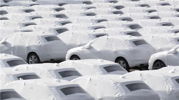Chinesische Autobauer laut Studie am innovativsten Audi-Fahrzeuge des Volkswagen Konzerns stehen im Hafen von Emden zur Verschiffung bereit.