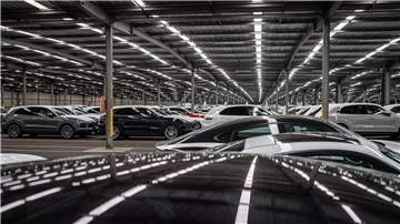 Auf dem Autoterminal wurden im vergangenen Jahr rote Zahlen geschrieben. Elf Millionen Euro betrug der Verlust. Auch diese Zahlen werden bei den jetzt anstehenden schwierigen Tarifverhandlungen eine Rolle spielen.