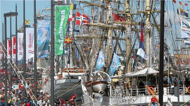 Festgelände bei der Sail. 