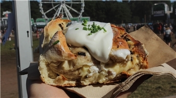 Auf dem Festival darf das Handbrot nicht fehlen.