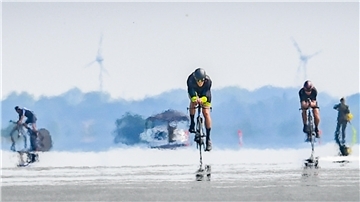 Auf dem Gelände des Marinefliegergeschwaders 3 in Nordholz findet das Bike Navy-Radrennen für jedermann statt.