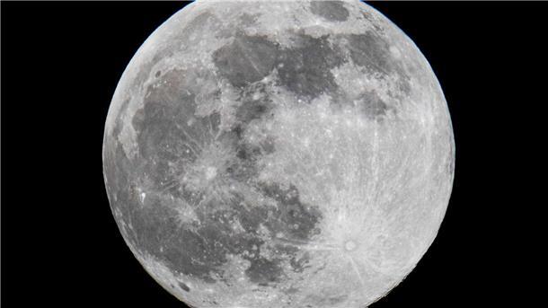 Wie viel Uhr ist es auf dem Mond? Die Wissenschaft grübelt Auf dem Mond ticken die Uhren anders.