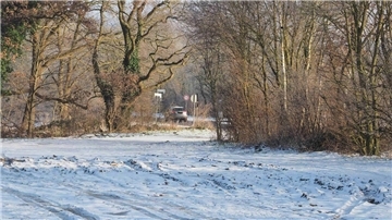 Schneebedeckter Parkplatz am Sieverner See