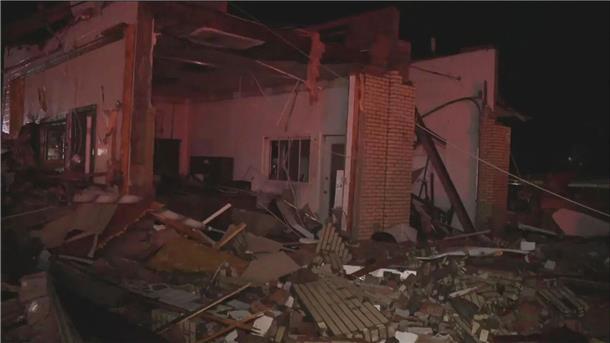 Mindestens zwei Tote und Schäden durch Tornados in den USA Auf dem Standbild aus einem vom Fernsehsender WSYX zur Verfügung gestellten Videos sind die Schäden eines Unwetters in Lakeview im US-Bundesstaat Ohio zu sehen.