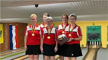Auf den Bild zu sehen: die Sieger und Titelverteidiger der Ländervergleichsspiele der Altersklasse Damen A, v.l Silvia Albert, Anja Reinicke, Anja Hoppe, Claudia Lippka, Ute Wachtendorf.