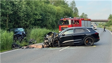 Auf der B437 hat es Dienstagmorgen heftig gekracht. Die Straße war mehrere Stunden gesperrt.