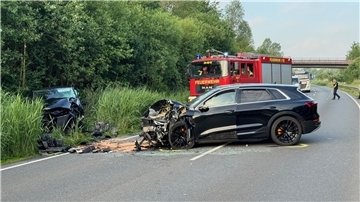 Auf der B437 hat es Dienstagmorgen heftig gekracht. Die Straße war mehrere Stunden gesperrt.