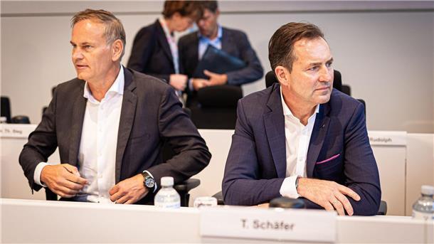 VW verteidigt vor der Belegschaft den strikten Sparkurs Auf der Betriebsversammlung in Wolfsburg verteidigen die VW-Vorstände ihre jüngsten Sparpläne.