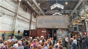 Auf der "Food Impact" Messe in der "Alten Werft" im Vorfeld der Tante Enso Generalversammlung ging es um die Ernährung von Morgen und um Nachhaltigkeit mit Referenten aus Wirtschaft, Wissenschaft und Politik.