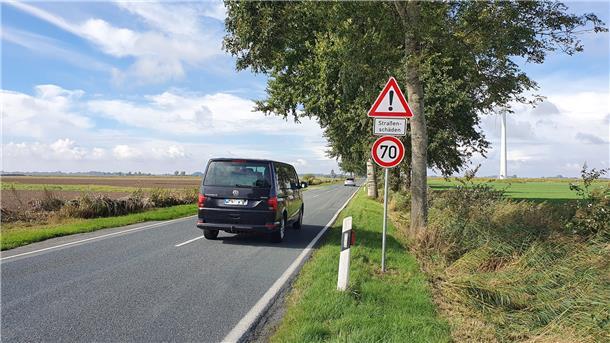 Straßenschäden auf der K 66 zwischen Sievern und Wremen.