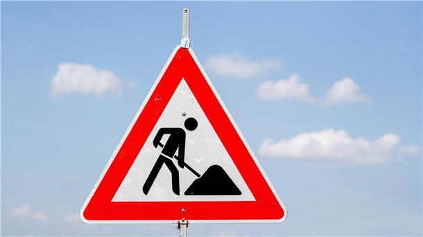 Baustellenschild. Auf der L 128 zwischen Stinstedt und Bexhövede startet am 13. Oktober die nächste Bauphase.