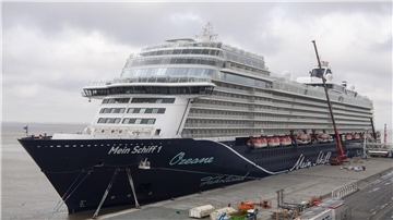 Auf der „Mein Schiff1“ wird ordentlich gefeiert: Das Schiff legt von Bremerhaven zu einer großen Party-Kreuzfahrt ab.