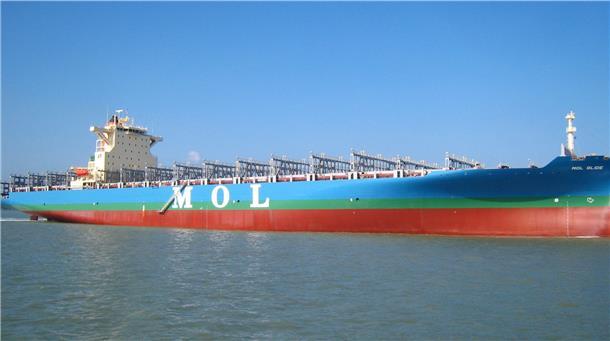 Ein Transportschiff ohne Container.